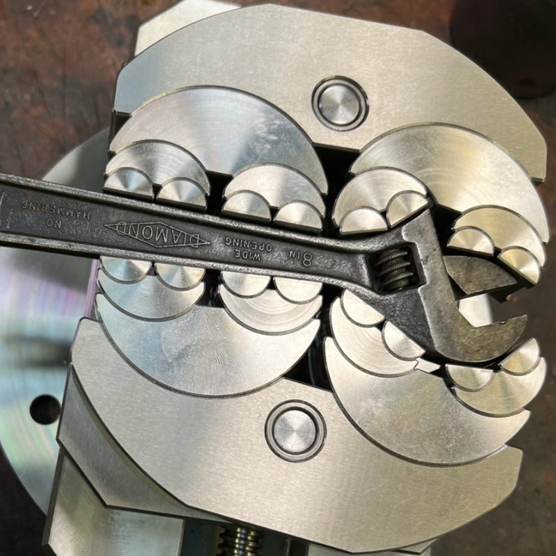 FORGEAXIS™ STAINLESS FRACTAL VISE